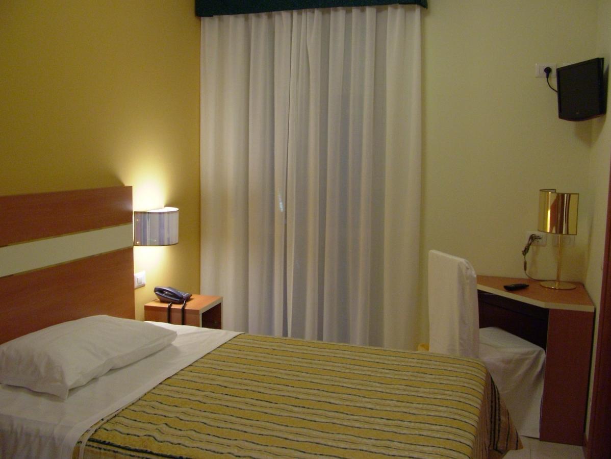 Hotel Gf Чезано-Босконе Экстерьер фото